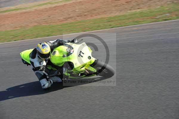 Mallory park Leicestershire;Mallory park photographs;Motorcycle action photographs;event digital images;eventdigitalimages;mallory park;no limits trackday;peter wileman photography;trackday;trackday digital images;trackday photos