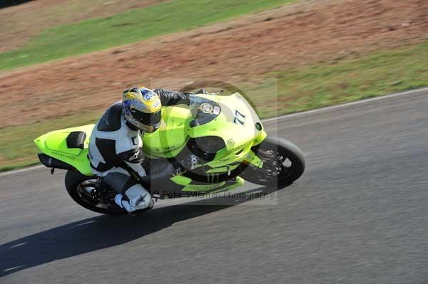 Mallory park Leicestershire;Mallory park photographs;Motorcycle action photographs;event digital images;eventdigitalimages;mallory park;no limits trackday;peter wileman photography;trackday;trackday digital images;trackday photos