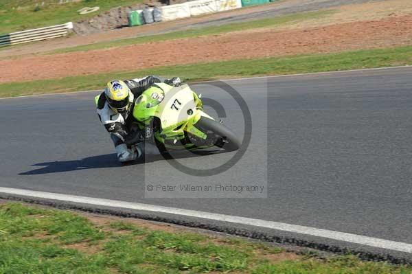 Mallory park Leicestershire;Mallory park photographs;Motorcycle action photographs;event digital images;eventdigitalimages;mallory park;no limits trackday;peter wileman photography;trackday;trackday digital images;trackday photos