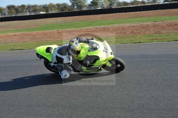 Mallory park Leicestershire;Mallory park photographs;Motorcycle action photographs;event digital images;eventdigitalimages;mallory park;no limits trackday;peter wileman photography;trackday;trackday digital images;trackday photos