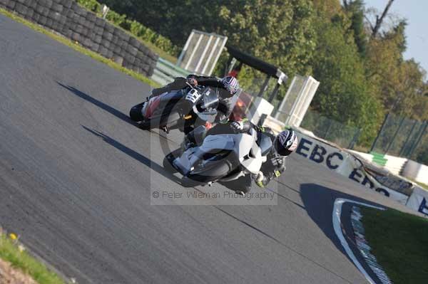 Mallory park Leicestershire;Mallory park photographs;Motorcycle action photographs;event digital images;eventdigitalimages;mallory park;no limits trackday;peter wileman photography;trackday;trackday digital images;trackday photos