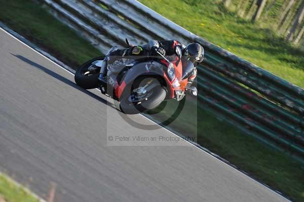 Mallory park Leicestershire;Mallory park photographs;Motorcycle action photographs;event digital images;eventdigitalimages;mallory park;no limits trackday;peter wileman photography;trackday;trackday digital images;trackday photos