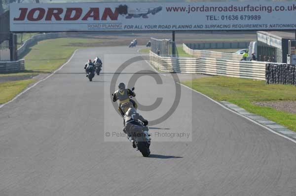 Mallory park Leicestershire;Mallory park photographs;Motorcycle action photographs;event digital images;eventdigitalimages;mallory park;no limits trackday;peter wileman photography;trackday;trackday digital images;trackday photos