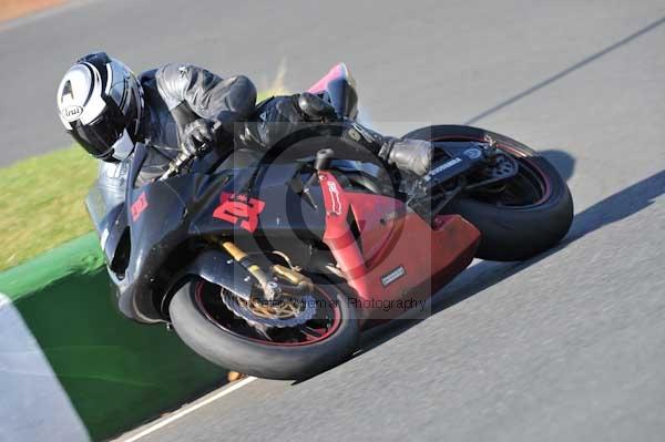 Mallory park Leicestershire;Mallory park photographs;Motorcycle action photographs;event digital images;eventdigitalimages;mallory park;no limits trackday;peter wileman photography;trackday;trackday digital images;trackday photos