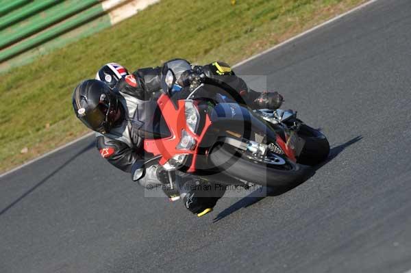 Mallory park Leicestershire;Mallory park photographs;Motorcycle action photographs;event digital images;eventdigitalimages;mallory park;no limits trackday;peter wileman photography;trackday;trackday digital images;trackday photos