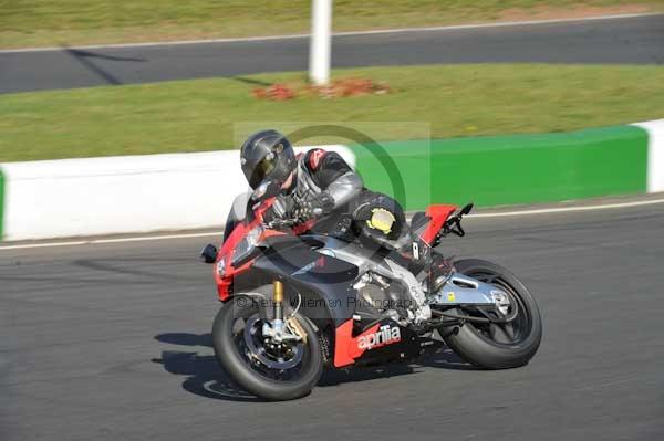 Mallory park Leicestershire;Mallory park photographs;Motorcycle action photographs;event digital images;eventdigitalimages;mallory park;no limits trackday;peter wileman photography;trackday;trackday digital images;trackday photos