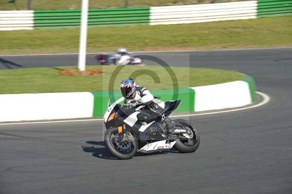 Mallory park Leicestershire;Mallory park photographs;Motorcycle action photographs;event digital images;eventdigitalimages;mallory park;no limits trackday;peter wileman photography;trackday;trackday digital images;trackday photos