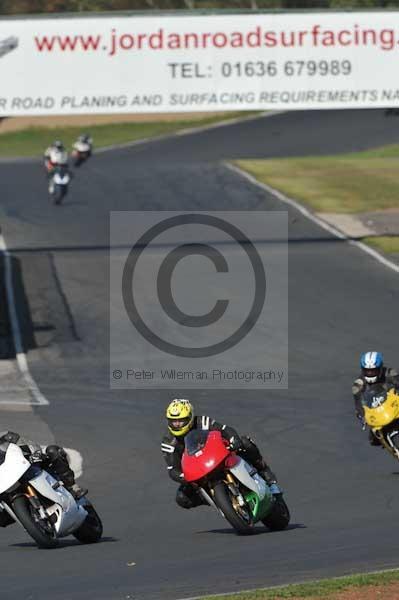 Mallory park Leicestershire;Mallory park photographs;Motorcycle action photographs;event digital images;eventdigitalimages;mallory park;no limits trackday;peter wileman photography;trackday;trackday digital images;trackday photos