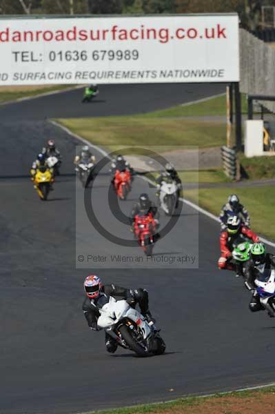 Mallory park Leicestershire;Mallory park photographs;Motorcycle action photographs;event digital images;eventdigitalimages;mallory park;no limits trackday;peter wileman photography;trackday;trackday digital images;trackday photos