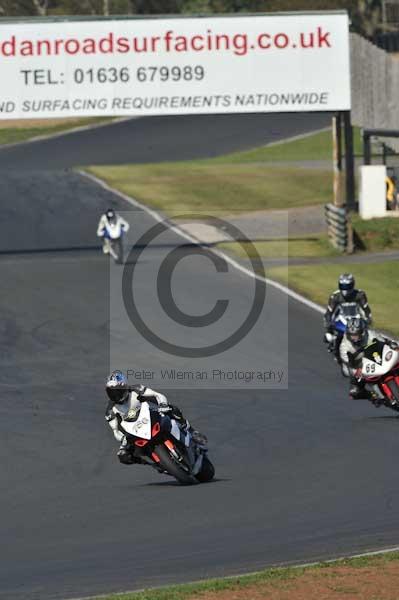 Mallory park Leicestershire;Mallory park photographs;Motorcycle action photographs;event digital images;eventdigitalimages;mallory park;no limits trackday;peter wileman photography;trackday;trackday digital images;trackday photos