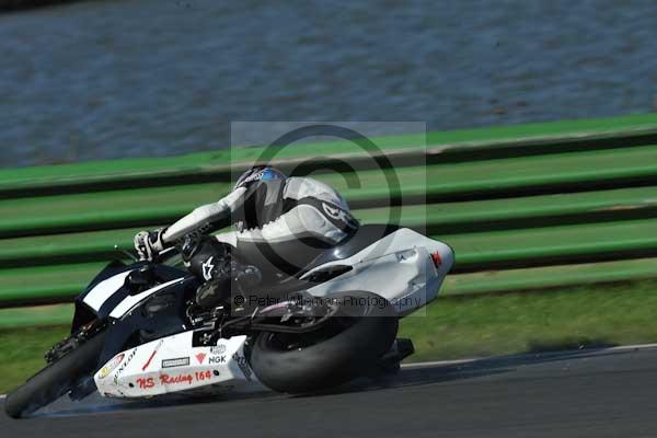 Mallory park Leicestershire;Mallory park photographs;Motorcycle action photographs;event digital images;eventdigitalimages;mallory park;no limits trackday;peter wileman photography;trackday;trackday digital images;trackday photos