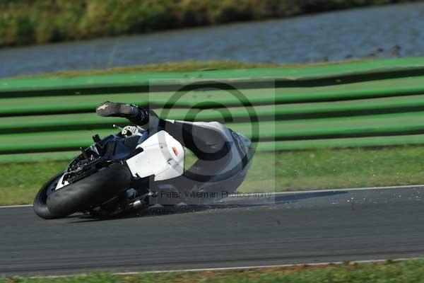 Mallory park Leicestershire;Mallory park photographs;Motorcycle action photographs;event digital images;eventdigitalimages;mallory park;no limits trackday;peter wileman photography;trackday;trackday digital images;trackday photos