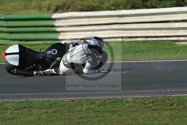 Mallory park Leicestershire;Mallory park photographs;Motorcycle action photographs;event digital images;eventdigitalimages;mallory park;no limits trackday;peter wileman photography;trackday;trackday digital images;trackday photos