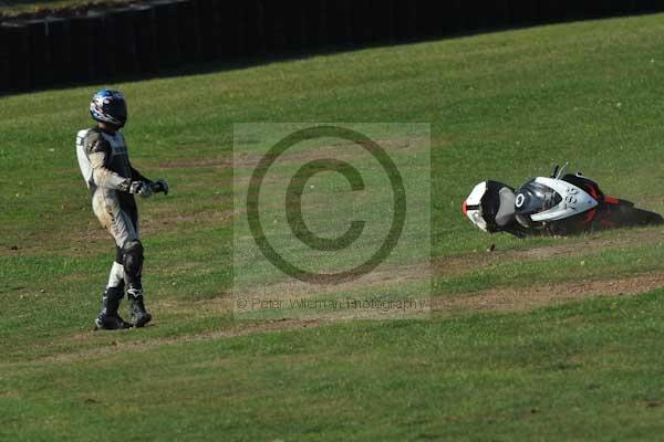 Mallory park Leicestershire;Mallory park photographs;Motorcycle action photographs;event digital images;eventdigitalimages;mallory park;no limits trackday;peter wileman photography;trackday;trackday digital images;trackday photos