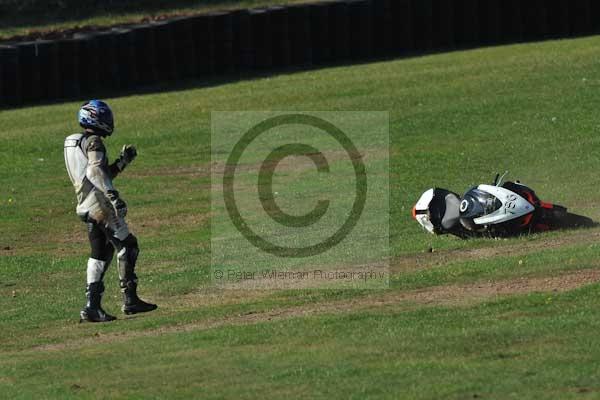 Mallory park Leicestershire;Mallory park photographs;Motorcycle action photographs;event digital images;eventdigitalimages;mallory park;no limits trackday;peter wileman photography;trackday;trackday digital images;trackday photos