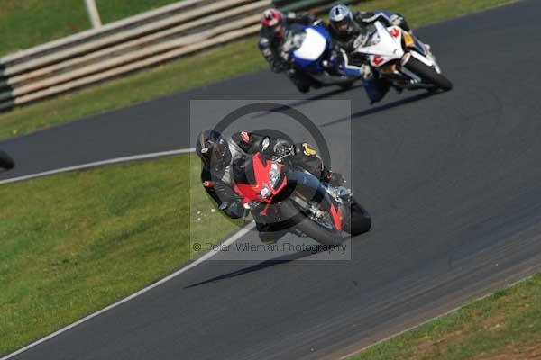 Mallory park Leicestershire;Mallory park photographs;Motorcycle action photographs;event digital images;eventdigitalimages;mallory park;no limits trackday;peter wileman photography;trackday;trackday digital images;trackday photos