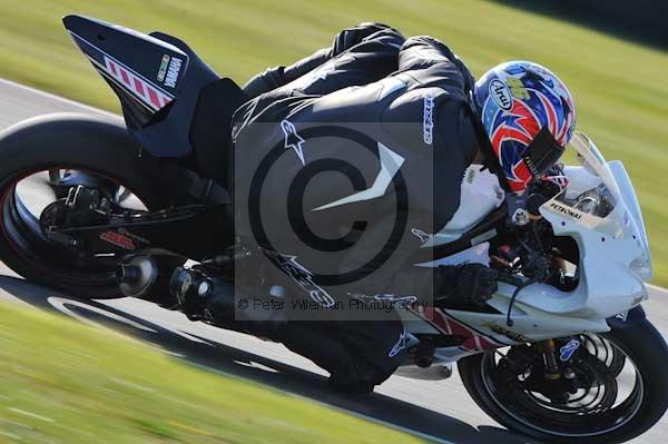 Mallory park Leicestershire;Mallory park photographs;Motorcycle action photographs;event digital images;eventdigitalimages;mallory park;no limits trackday;peter wileman photography;trackday;trackday digital images;trackday photos