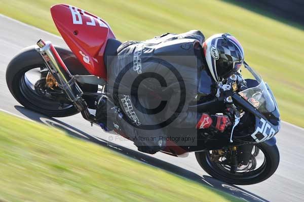 Mallory park Leicestershire;Mallory park photographs;Motorcycle action photographs;event digital images;eventdigitalimages;mallory park;no limits trackday;peter wileman photography;trackday;trackday digital images;trackday photos