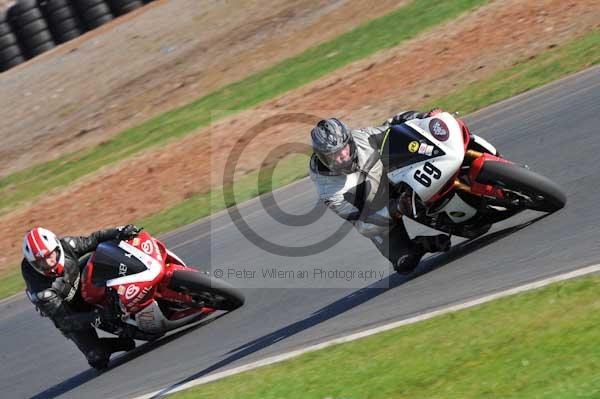 Mallory park Leicestershire;Mallory park photographs;Motorcycle action photographs;event digital images;eventdigitalimages;mallory park;no limits trackday;peter wileman photography;trackday;trackday digital images;trackday photos