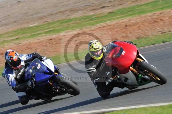 Mallory park Leicestershire;Mallory park photographs;Motorcycle action photographs;event digital images;eventdigitalimages;mallory park;no limits trackday;peter wileman photography;trackday;trackday digital images;trackday photos