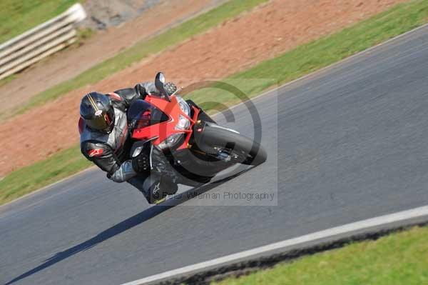 Mallory park Leicestershire;Mallory park photographs;Motorcycle action photographs;event digital images;eventdigitalimages;mallory park;no limits trackday;peter wileman photography;trackday;trackday digital images;trackday photos