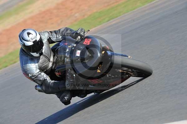 Mallory park Leicestershire;Mallory park photographs;Motorcycle action photographs;event digital images;eventdigitalimages;mallory park;no limits trackday;peter wileman photography;trackday;trackday digital images;trackday photos