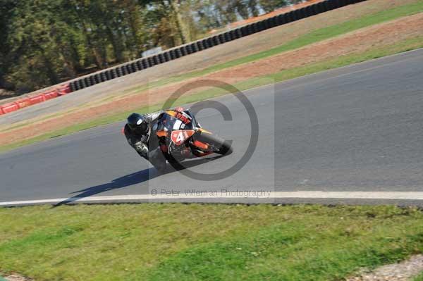 Mallory park Leicestershire;Mallory park photographs;Motorcycle action photographs;event digital images;eventdigitalimages;mallory park;no limits trackday;peter wileman photography;trackday;trackday digital images;trackday photos