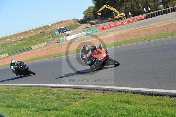 Mallory park Leicestershire;Mallory park photographs;Motorcycle action photographs;event digital images;eventdigitalimages;mallory park;no limits trackday;peter wileman photography;trackday;trackday digital images;trackday photos