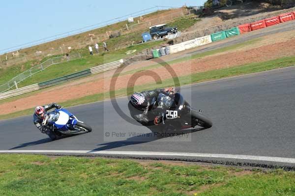 Mallory park Leicestershire;Mallory park photographs;Motorcycle action photographs;event digital images;eventdigitalimages;mallory park;no limits trackday;peter wileman photography;trackday;trackday digital images;trackday photos