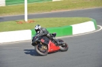 Mallory-park-Leicestershire;Mallory-park-photographs;Motorcycle-action-photographs;event-digital-images;eventdigitalimages;mallory-park;no-limits-trackday;peter-wileman-photography;trackday;trackday-digital-images;trackday-photos