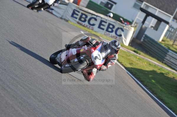 Mallory park Leicestershire;Mallory park photographs;Motorcycle action photographs;event digital images;eventdigitalimages;mallory park;no limits trackday;peter wileman photography;trackday;trackday digital images;trackday photos