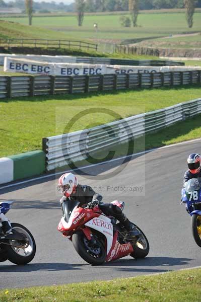 Mallory park Leicestershire;Mallory park photographs;Motorcycle action photographs;event digital images;eventdigitalimages;mallory park;no limits trackday;peter wileman photography;trackday;trackday digital images;trackday photos