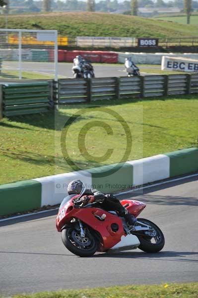 Mallory park Leicestershire;Mallory park photographs;Motorcycle action photographs;event digital images;eventdigitalimages;mallory park;no limits trackday;peter wileman photography;trackday;trackday digital images;trackday photos