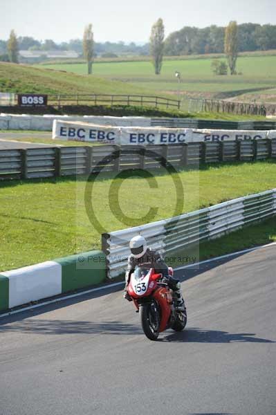 Mallory park Leicestershire;Mallory park photographs;Motorcycle action photographs;event digital images;eventdigitalimages;mallory park;no limits trackday;peter wileman photography;trackday;trackday digital images;trackday photos