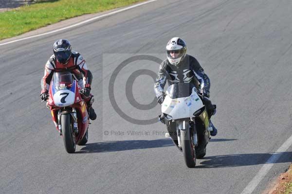 Mallory park Leicestershire;Mallory park photographs;Motorcycle action photographs;event digital images;eventdigitalimages;mallory park;no limits trackday;peter wileman photography;trackday;trackday digital images;trackday photos