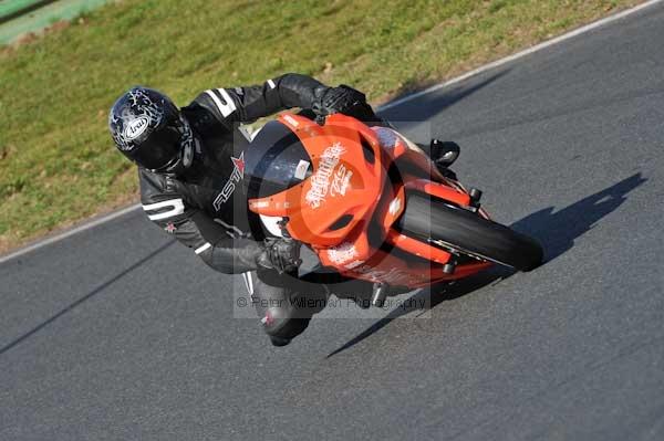 Mallory park Leicestershire;Mallory park photographs;Motorcycle action photographs;event digital images;eventdigitalimages;mallory park;no limits trackday;peter wileman photography;trackday;trackday digital images;trackday photos