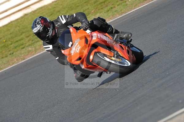 Mallory park Leicestershire;Mallory park photographs;Motorcycle action photographs;event digital images;eventdigitalimages;mallory park;no limits trackday;peter wileman photography;trackday;trackday digital images;trackday photos