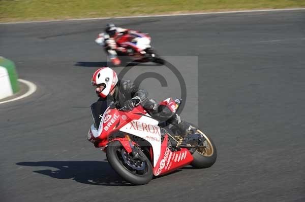 Mallory park Leicestershire;Mallory park photographs;Motorcycle action photographs;event digital images;eventdigitalimages;mallory park;no limits trackday;peter wileman photography;trackday;trackday digital images;trackday photos