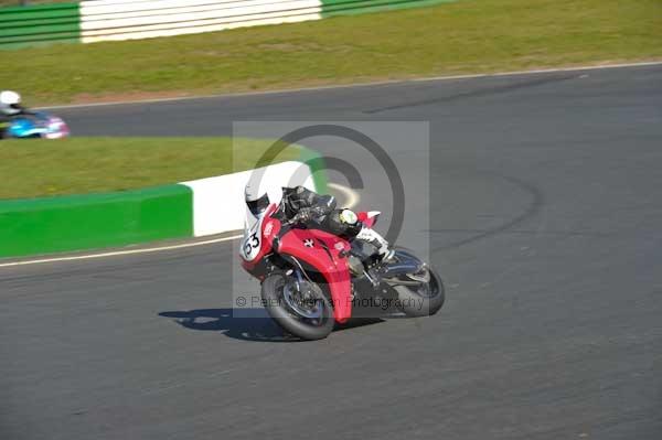 Mallory park Leicestershire;Mallory park photographs;Motorcycle action photographs;event digital images;eventdigitalimages;mallory park;no limits trackday;peter wileman photography;trackday;trackday digital images;trackday photos