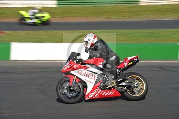 Mallory park Leicestershire;Mallory park photographs;Motorcycle action photographs;event digital images;eventdigitalimages;mallory park;no limits trackday;peter wileman photography;trackday;trackday digital images;trackday photos