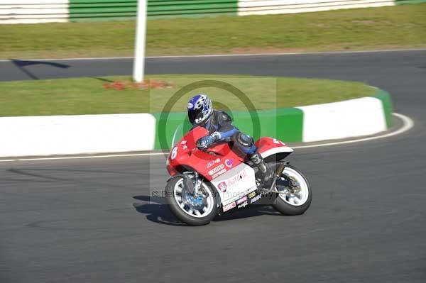 Mallory park Leicestershire;Mallory park photographs;Motorcycle action photographs;event digital images;eventdigitalimages;mallory park;no limits trackday;peter wileman photography;trackday;trackday digital images;trackday photos