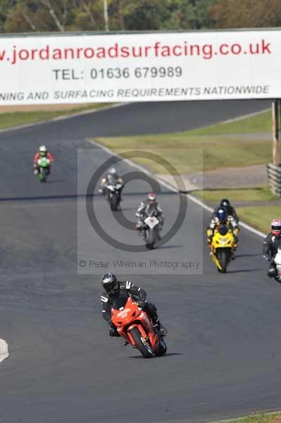 Mallory park Leicestershire;Mallory park photographs;Motorcycle action photographs;event digital images;eventdigitalimages;mallory park;no limits trackday;peter wileman photography;trackday;trackday digital images;trackday photos