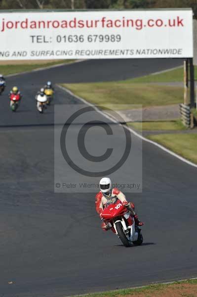 Mallory park Leicestershire;Mallory park photographs;Motorcycle action photographs;event digital images;eventdigitalimages;mallory park;no limits trackday;peter wileman photography;trackday;trackday digital images;trackday photos