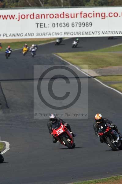 Mallory park Leicestershire;Mallory park photographs;Motorcycle action photographs;event digital images;eventdigitalimages;mallory park;no limits trackday;peter wileman photography;trackday;trackday digital images;trackday photos