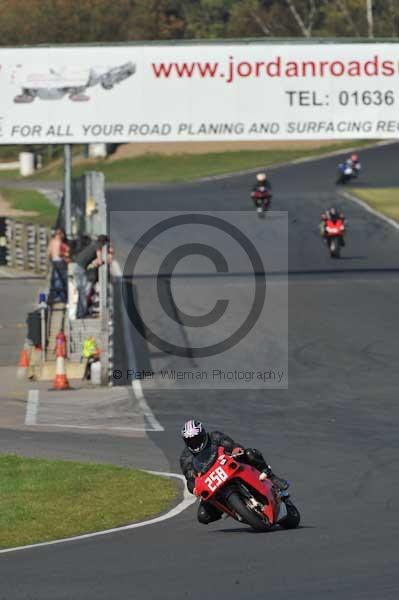 Mallory park Leicestershire;Mallory park photographs;Motorcycle action photographs;event digital images;eventdigitalimages;mallory park;no limits trackday;peter wileman photography;trackday;trackday digital images;trackday photos