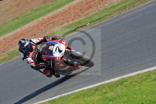 Mallory park Leicestershire;Mallory park photographs;Motorcycle action photographs;event digital images;eventdigitalimages;mallory park;no limits trackday;peter wileman photography;trackday;trackday digital images;trackday photos