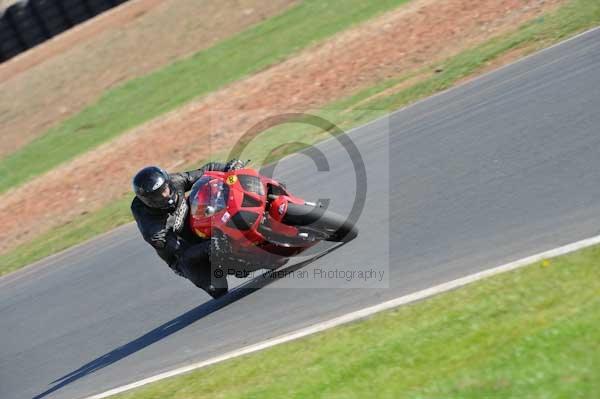 Mallory park Leicestershire;Mallory park photographs;Motorcycle action photographs;event digital images;eventdigitalimages;mallory park;no limits trackday;peter wileman photography;trackday;trackday digital images;trackday photos