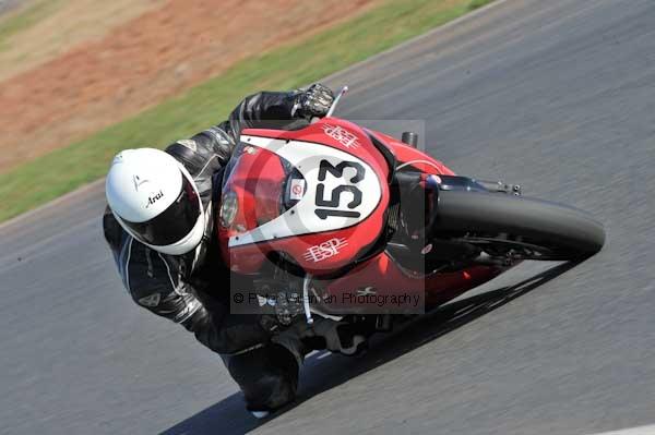 Mallory park Leicestershire;Mallory park photographs;Motorcycle action photographs;event digital images;eventdigitalimages;mallory park;no limits trackday;peter wileman photography;trackday;trackday digital images;trackday photos