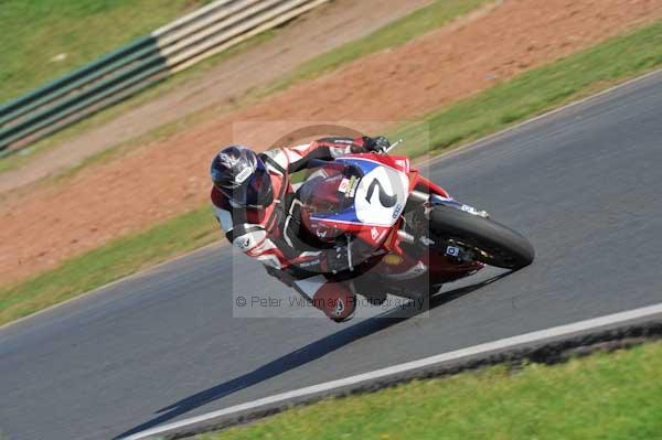 Mallory park Leicestershire;Mallory park photographs;Motorcycle action photographs;event digital images;eventdigitalimages;mallory park;no limits trackday;peter wileman photography;trackday;trackday digital images;trackday photos