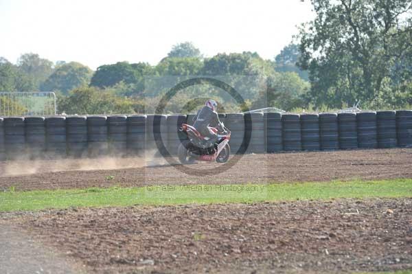 Mallory park Leicestershire;Mallory park photographs;Motorcycle action photographs;event digital images;eventdigitalimages;mallory park;no limits trackday;peter wileman photography;trackday;trackday digital images;trackday photos